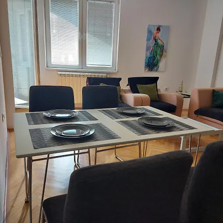 Mimi & Bobi Apartamento Escópia